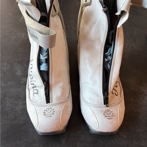 White Women's Winter Boots